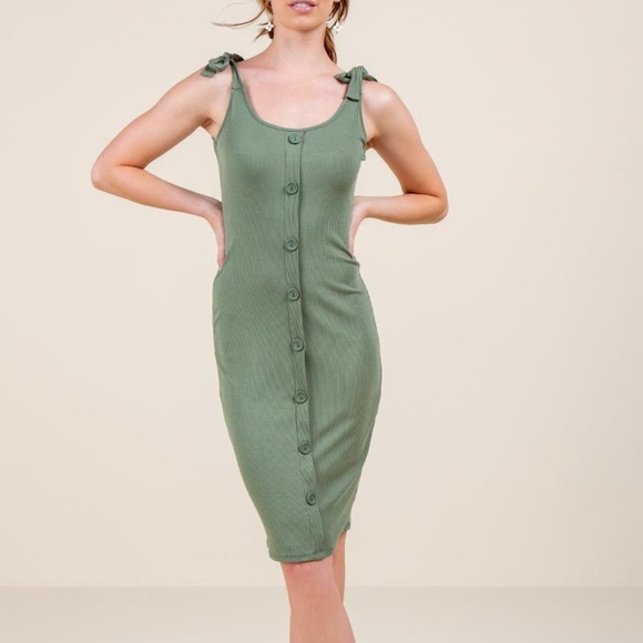 Francesca's Collections Dresses & Skirts - Francesca's Moss Button Front Dress